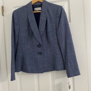 2-Piece Women's Suit by Le Suit Petite. New - Never Worn-size 16 petite
